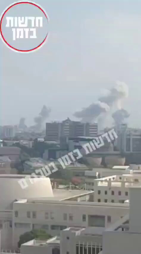 🚨🇮🇷🇮🇱 BREAKING: MULTIPLE IMPACTS ACROSS CENTRAL ISRAEL At least two Iranian missile impact sites confirmed. One reportedly struck a residential building near Tel Aviv. Reports remain unconfirmed as damage is assessed. Source: Israel Radar OSINTdefender Times of Israel