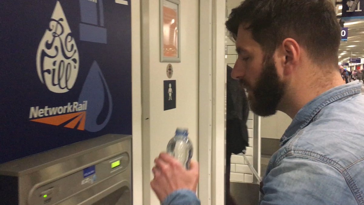 ☀️ Remember to bring a bottle of water with you on your rail journey. Did you know you can refill your bottle at one of the free cold water fountains at our biggest railway stations? 💦 👉 #HotRailway #HotWeather