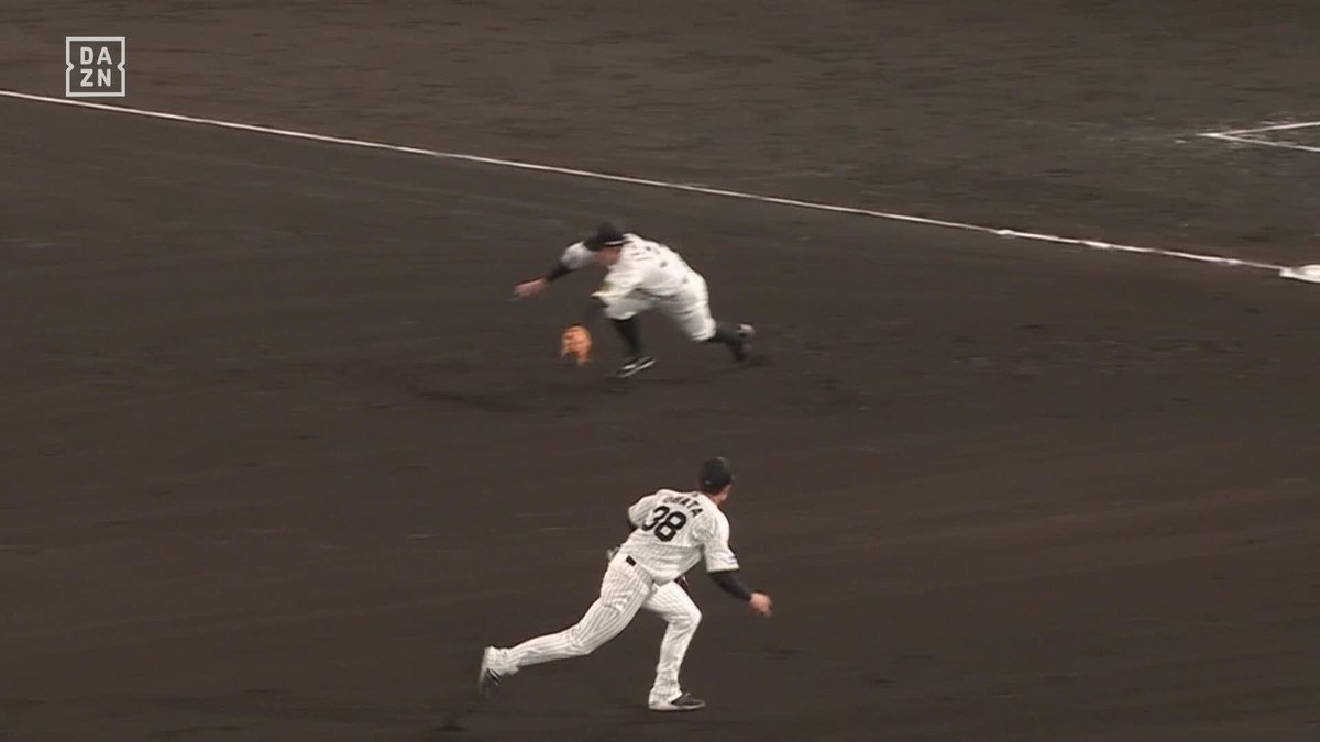 三遊間へは抜けさせない 糸原健斗 ファインプレー スタメン起用の期待に応える守備! #オレをみろ 「DAZN BASEBALL」 月々2,300円 (年間プラン・月々払い) 年間契約の初月無料! 登録はこちら⏬ ⚾プロ野球 (2025/6/17) 🆚ロッテ×阪神 📱live on DAZN #阪神タイガース