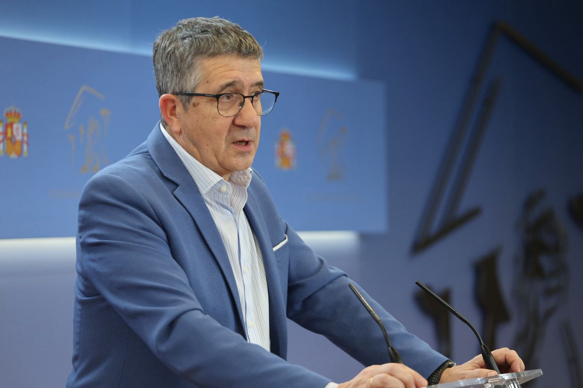 Si desde el Partido Popular dicen que nos gobierna la mafia, que presenten una moción de censura y su proyecto de país. No lo hacen porque no tienen proyecto de país. Se han pasado tanto tiempo atacando a Pedro Sánchez que no tienen ninguna propuesta ni alternativa. Una vez más, se demuestra que Alberto Núñez Feijóo no es más que fachada: no tiene nada detrás.