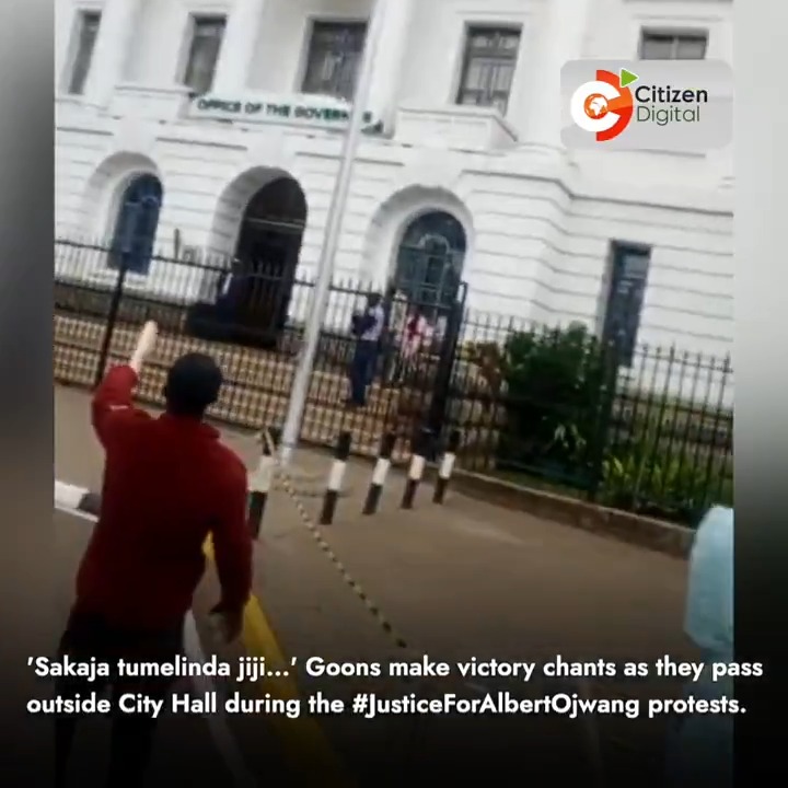 'Sakaja tumelinda jiji...' Goons make victory chants as they pass outside City Hall during the #JusticeForAlbertOjwang protests