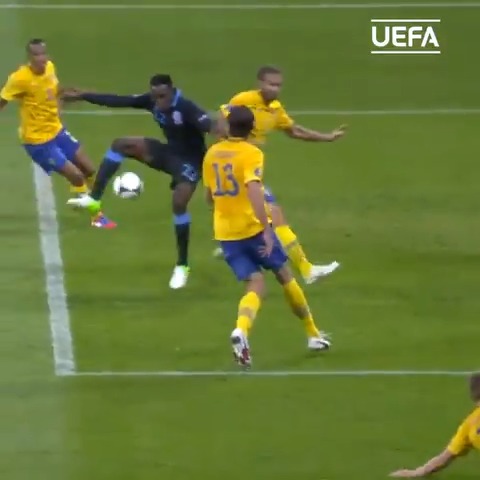 Danny Welbeck had children all over England trying to recreate this goal. Welé lives forever.