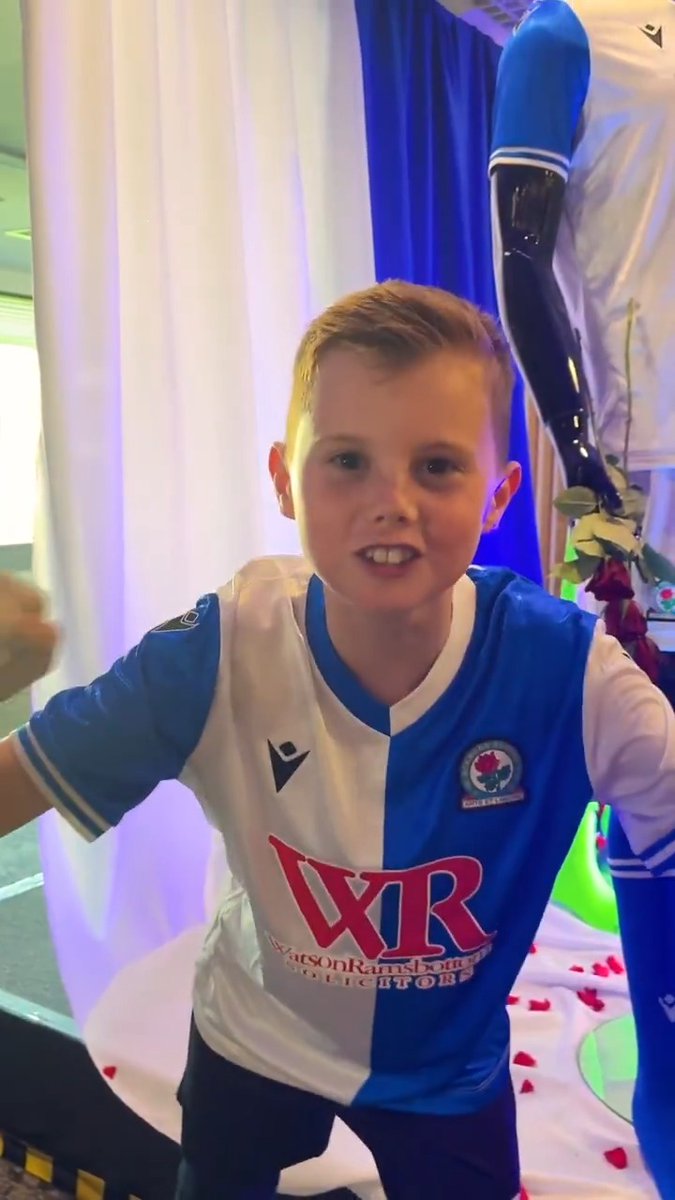 🙌 Ewood was buzzing last night as hundreds of Season Ticket holders turned out to be the first to get their hands on our brand new home kit! #Rovers 🔵⚪️