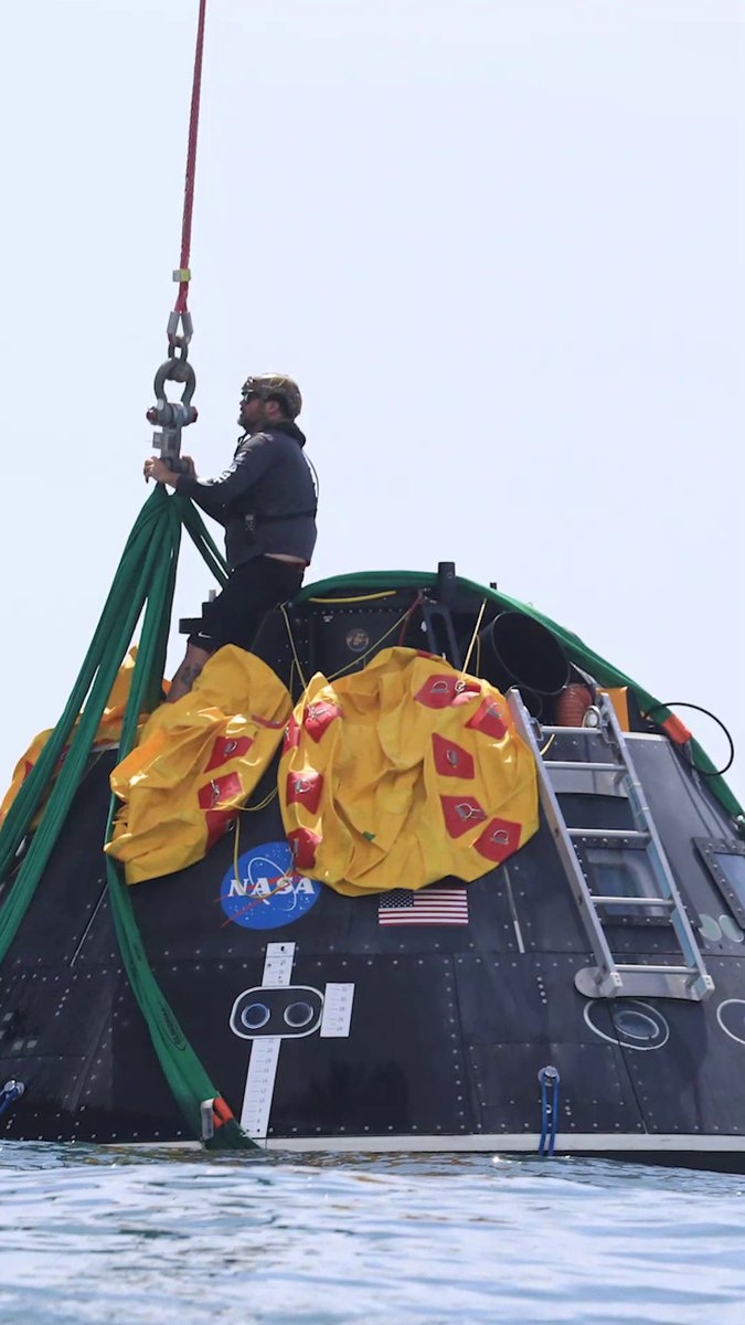 Another busy week for the Artemis II crew. All four members have been training in simulations that replicate various stages of the Artemis II mission, including ascent and re-entry. The @DeptOfDefense also practiced rescue operations for an ascent abort scenario.