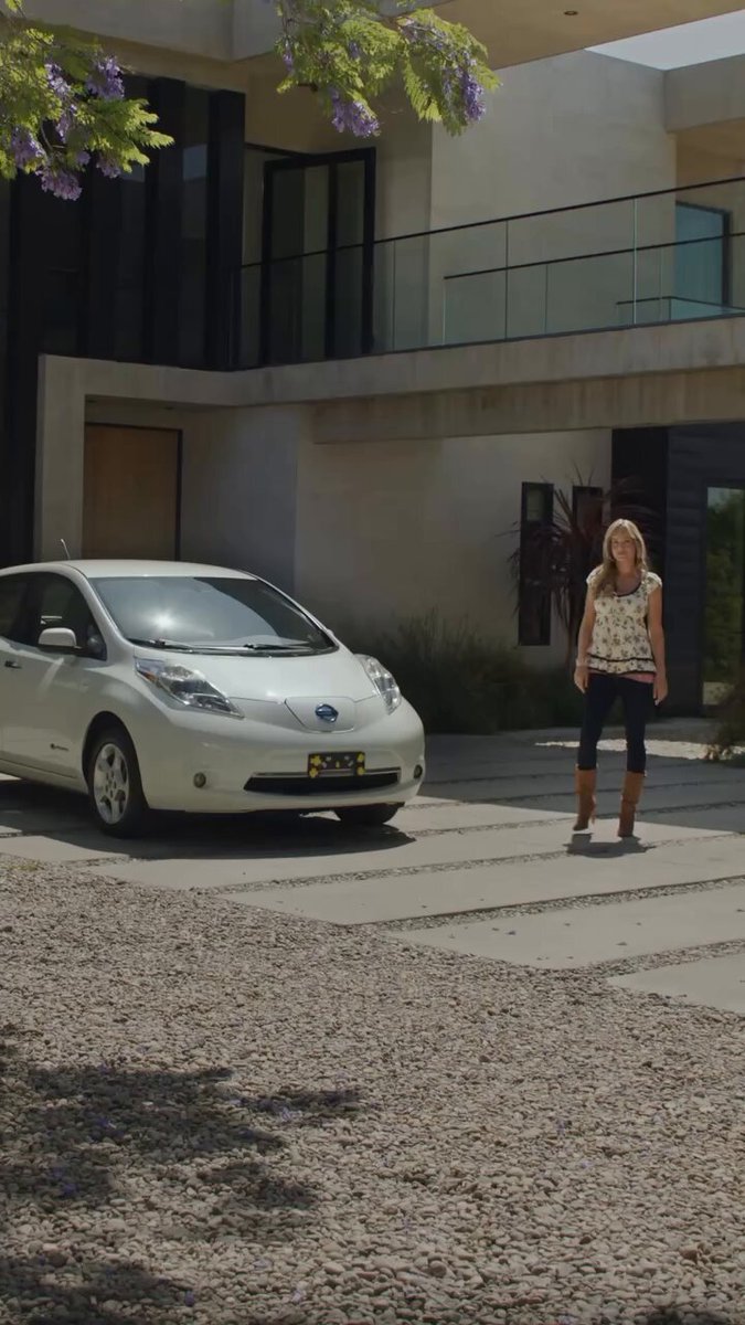 Nissan показали первый действительно новый Nissan Leaf за долгие годы. Чтобы наглядно показать, насколько он изменился, компания позвала актрису Бри Ларссон