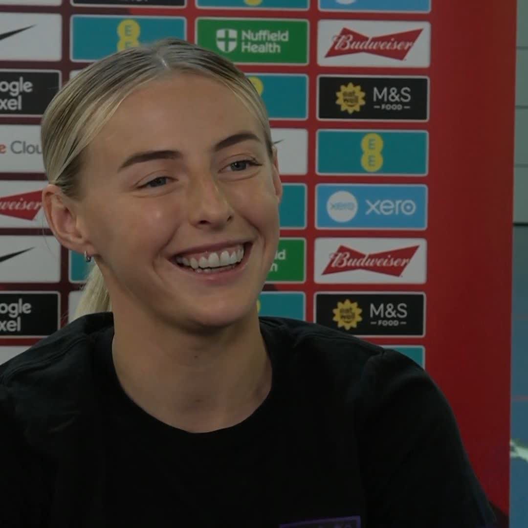 "My focus is here with England, my representatives are dealing with that" 🏴󠁧󠁢󠁥󠁮󠁧󠁿 Chloe Kelly says she is "relaxed" about her future and is focusing on this summer's Euros.