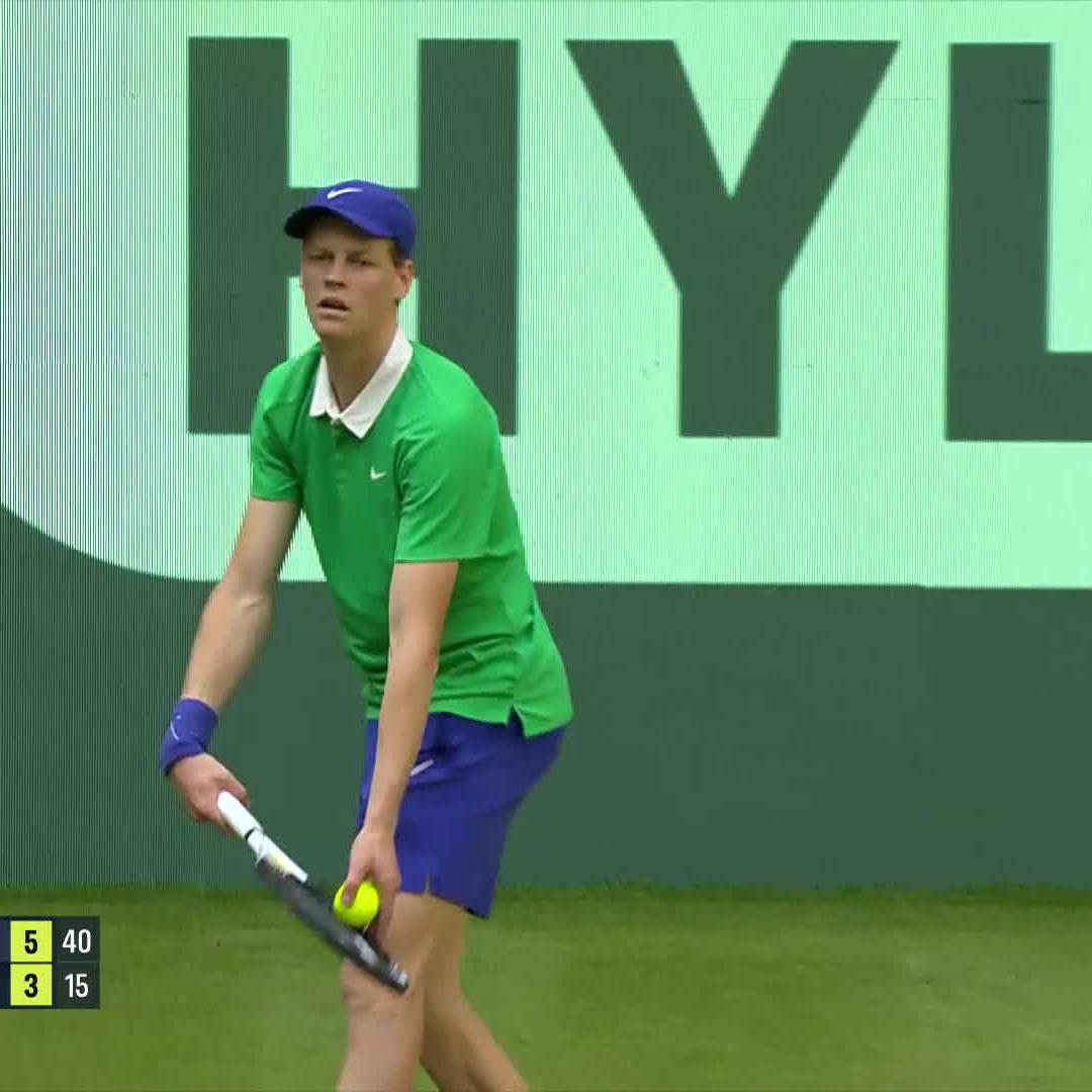 Signed, sealed, delivered ✉️ Jannik Sinner defeats Hanfmann 7-5 6-3 to get his Halle title defence underway #TWO25