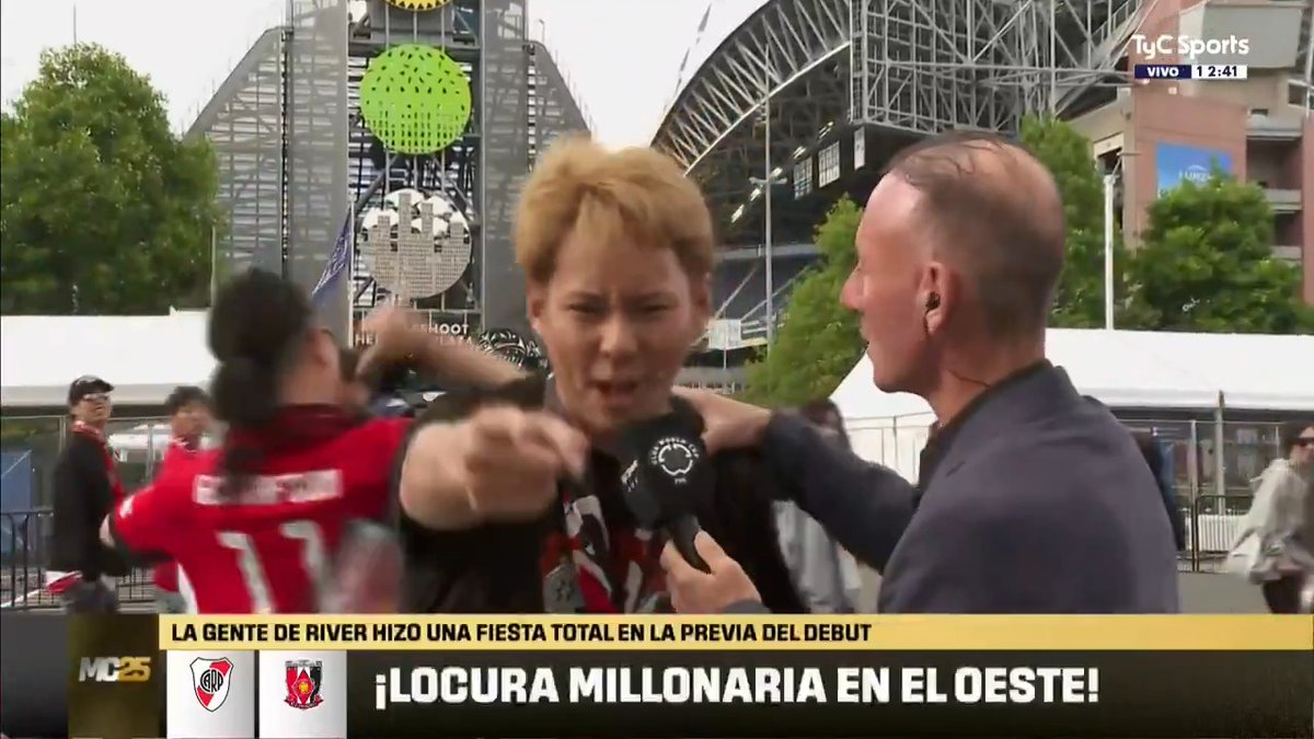 アルゼンチンのメディアにインタビューされてる浦和レッズのサポ出てきたw