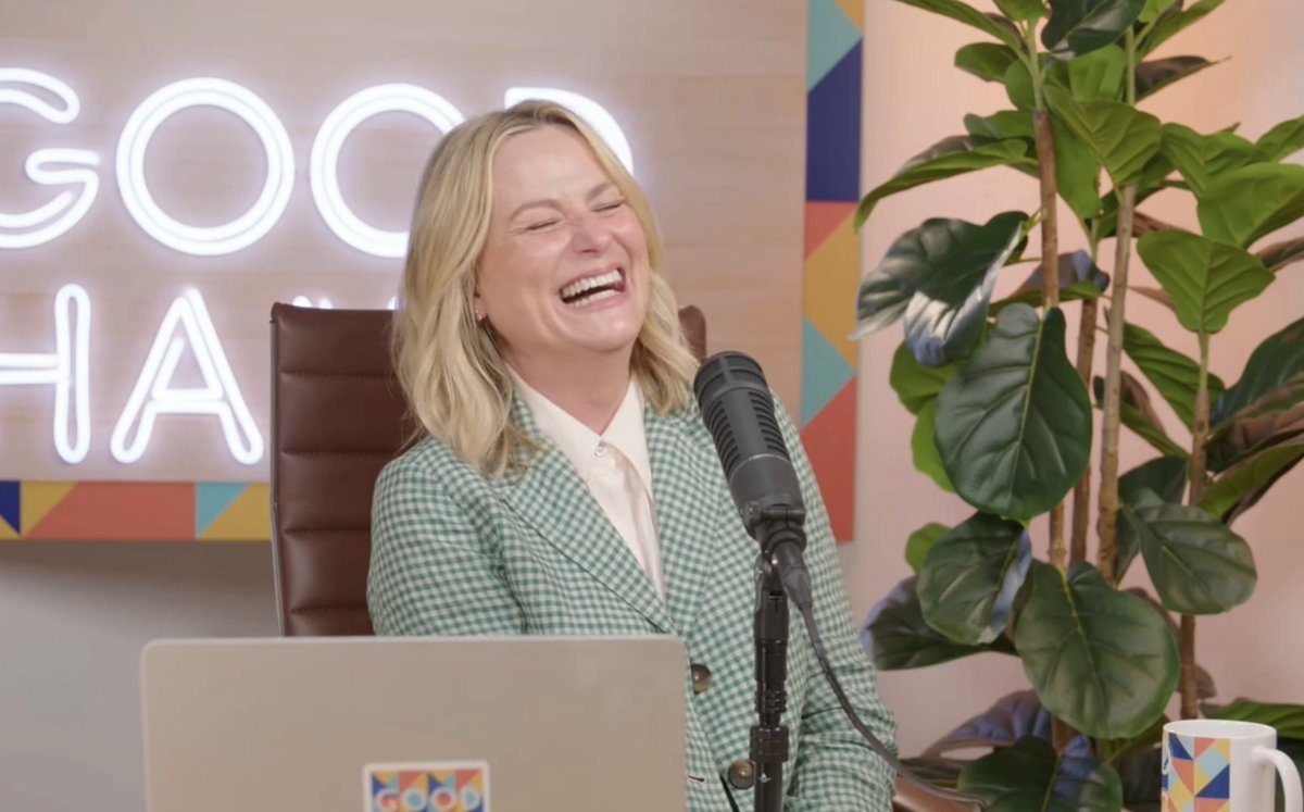Amy Poehler has tears streaming down her face as Will Forte recreates his #SNL audition song: about a sad man covered in gold face paint