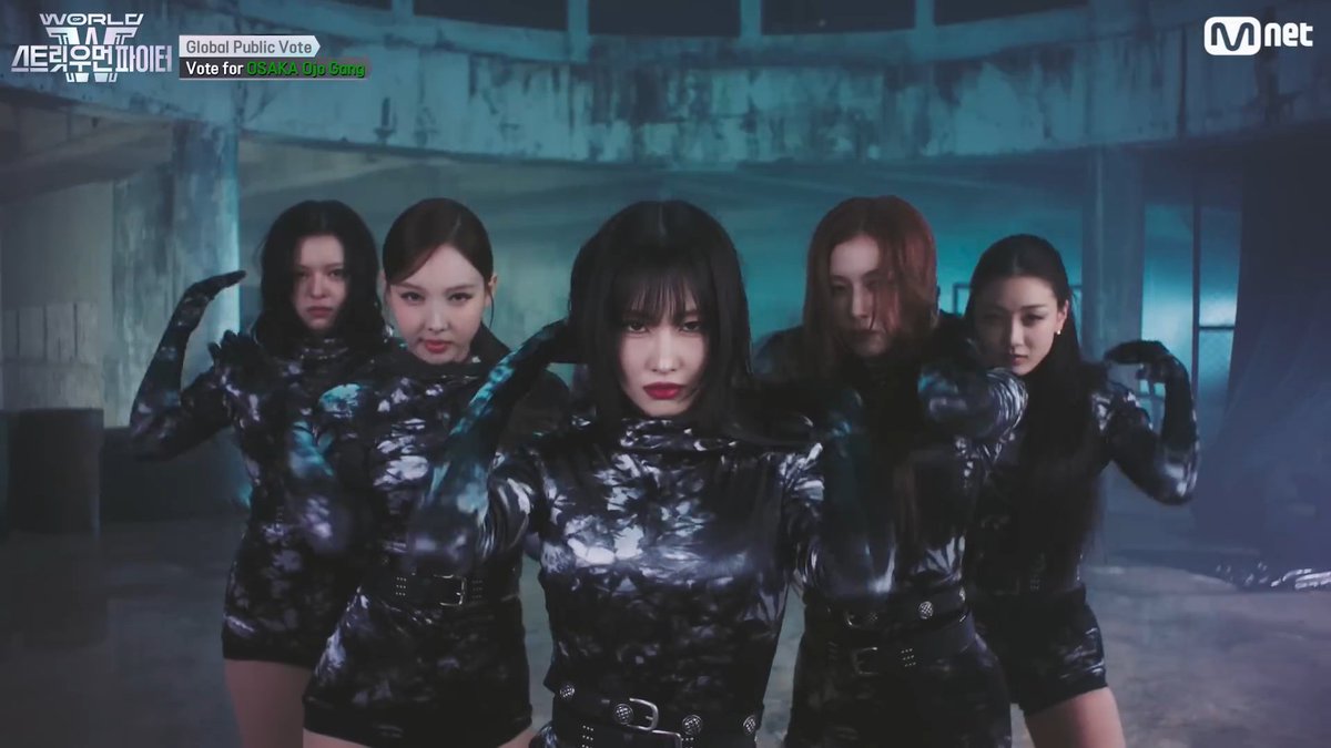 TWICE NAYEON JEONGYEON MOMO SANA JIHYO WITH OSAKA OJO GANG MEGA CREW OH MY GOD??