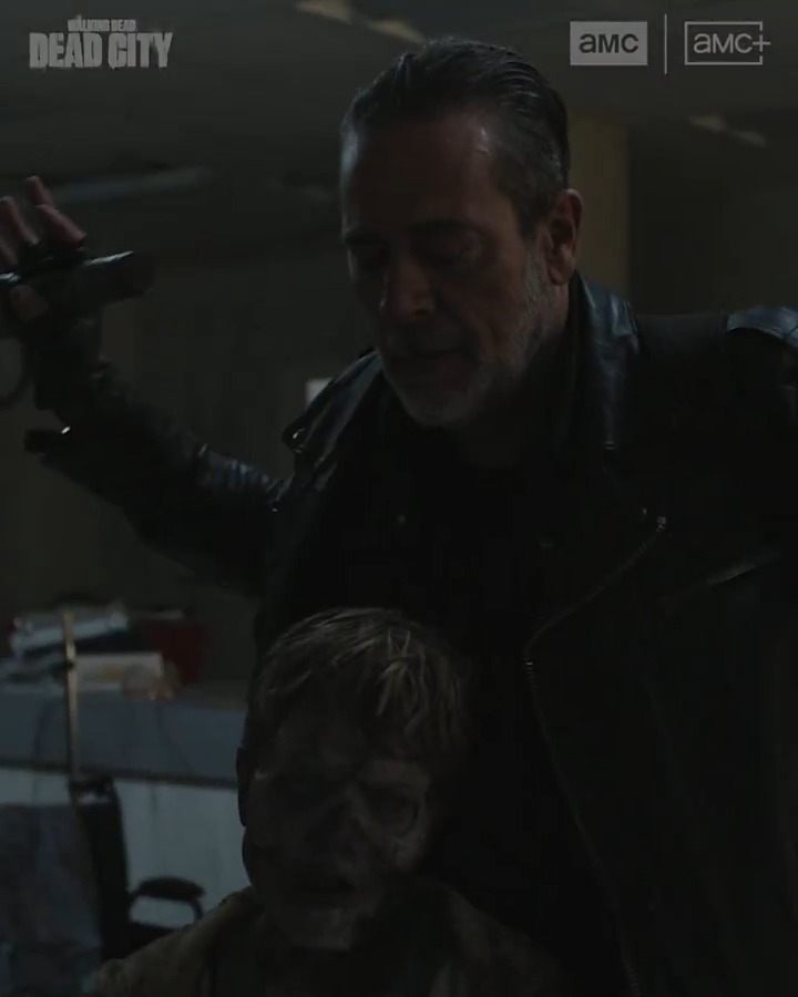What would you do if you were Negan in this moment? 😰 Catch up on the latest episode of #DeadCity on AMC+.