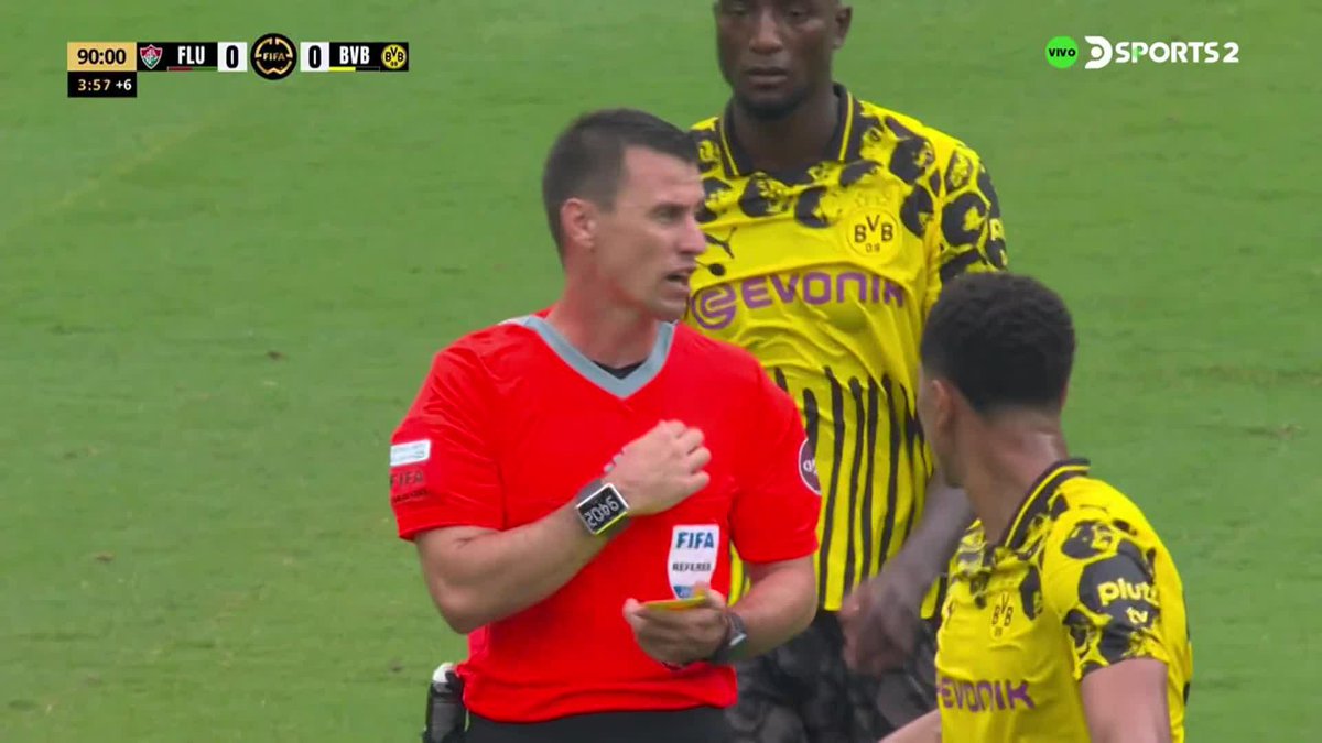El árbitro de Fluminense vs. Borussia Dortmund perdió las tarjetas.