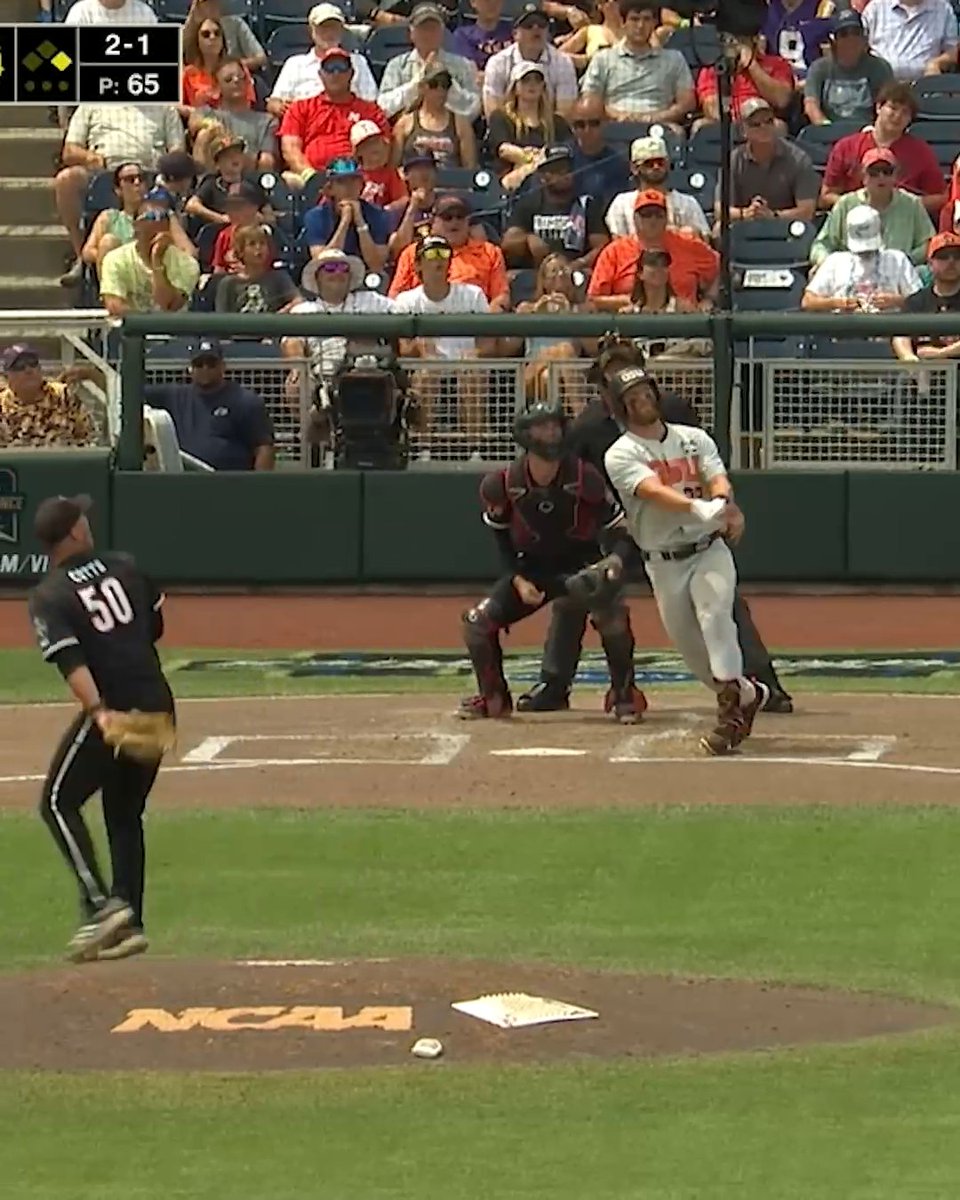 Louisville goes yard but Oregon State answers with a homer of its own 💪