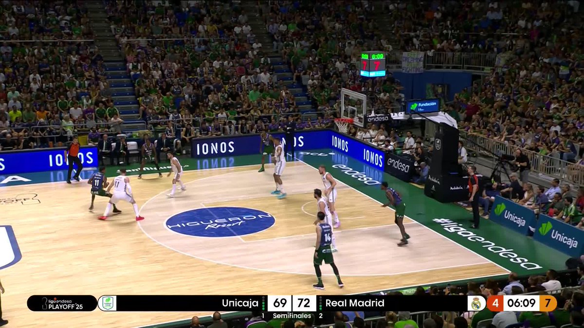 ¡Qué locura la de Kendrick Perry! ¡Qué locura la del Carpena! 📺 Movistar Plus | UnicajaCB #PlayoffLigaEndesa | #ConectaConTuPasion