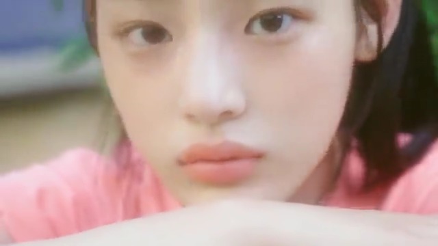 Hurt MV was shot in just 1 hour with no production costs. Hate her all you want but mhj is a genius. B-side or not, trusting 5 rookies to pull off an MV with raw vocals and pure visuals shows how highly she trusted and respected the girls from the start.