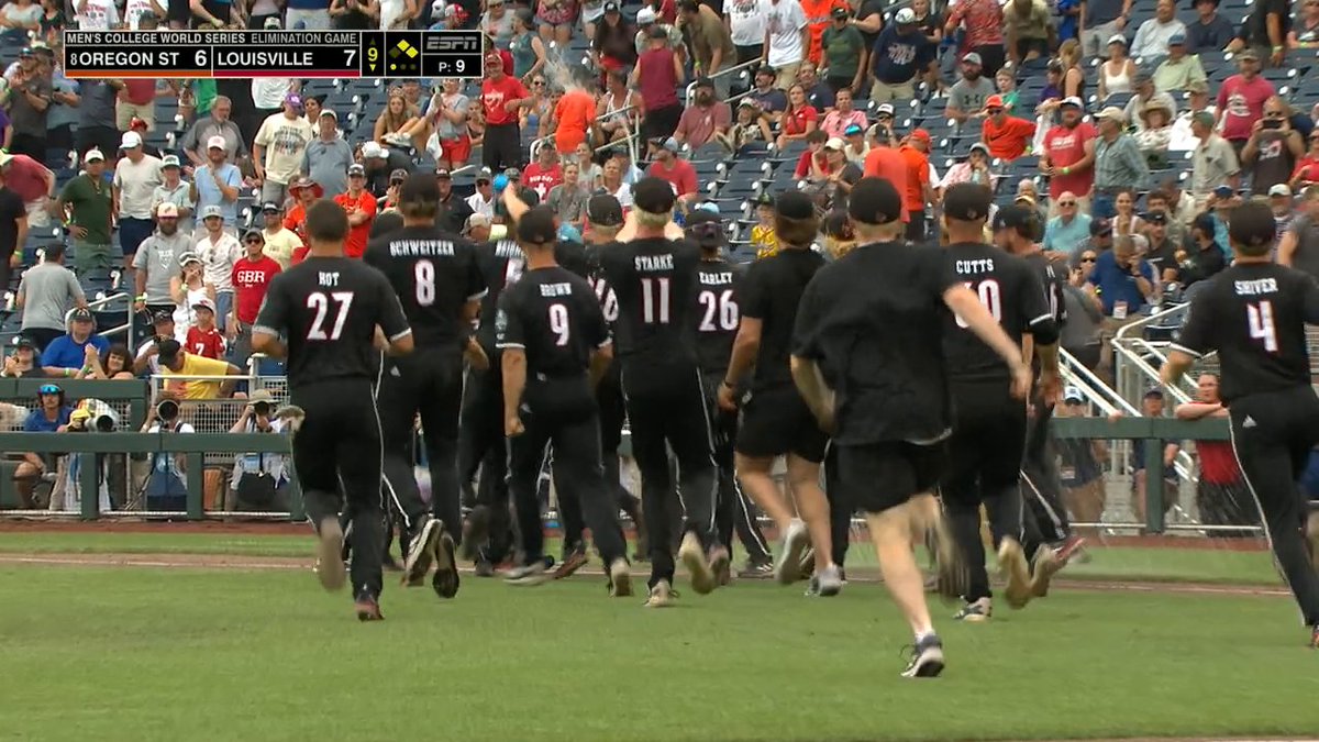 CARDIAC CARDS ⚡ LOUISVILLE GETS ITS REVENGE WITH A WALK-OFF WIN IN OMAHA AGAINST OREGON STATE‼️