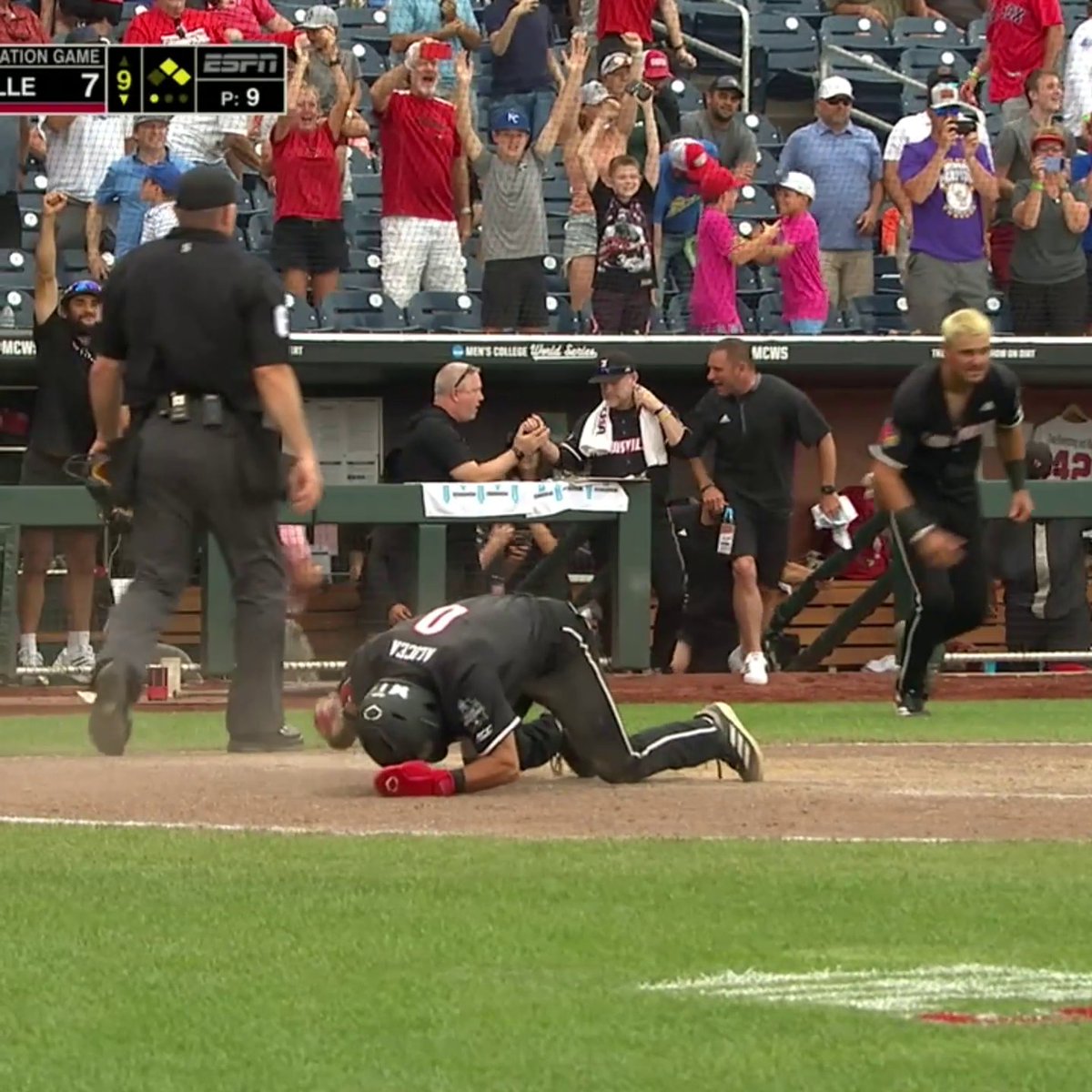 THE FINISH TO LOUISVILLE-OREGON STATE WAS WILD 😱