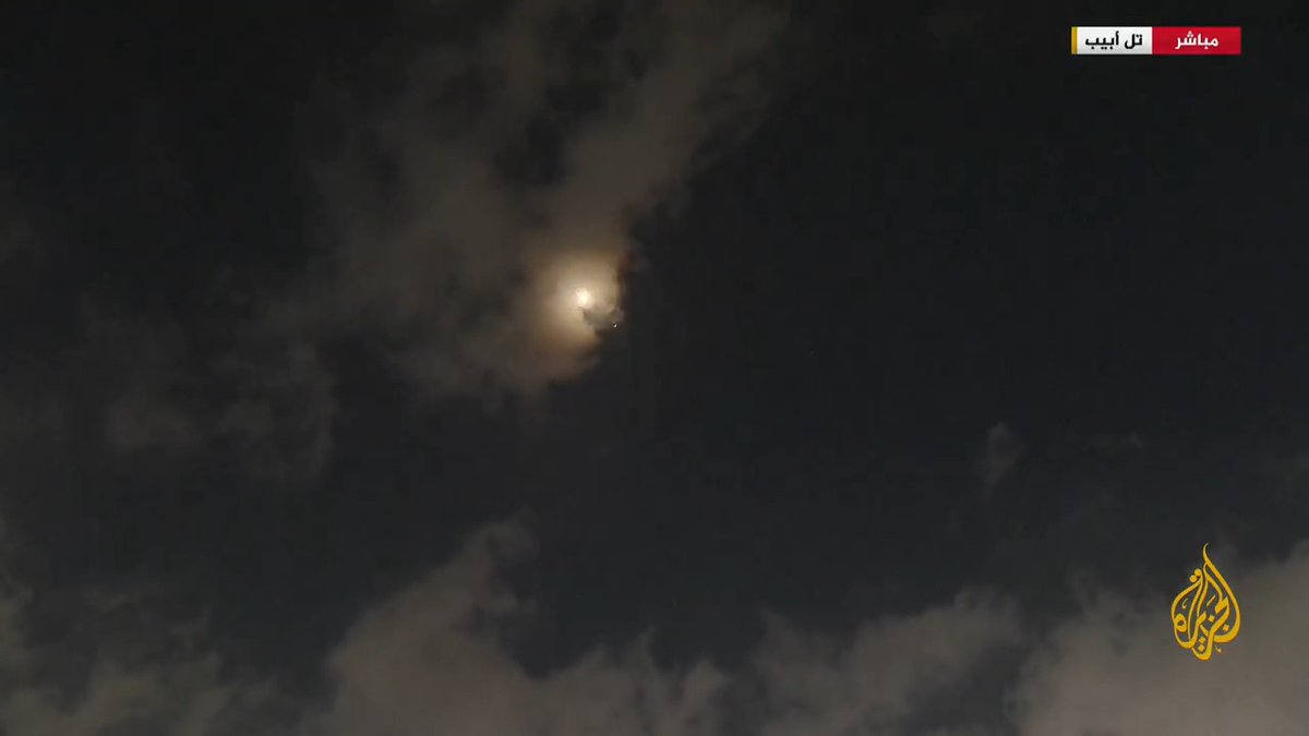 رشقة ثانية من الصواريخ الإيرانية على إسرائيل خلال أقل من ساعة وسماع دوي انفجارات تل أبيب والقدس المحتلة #الأخبار