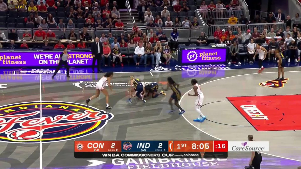 Aaliyah Boston with the steal & hustle to find Natasha Howard for the finish 💪 Sun vs Fever going down NOW on NBA TV 📺