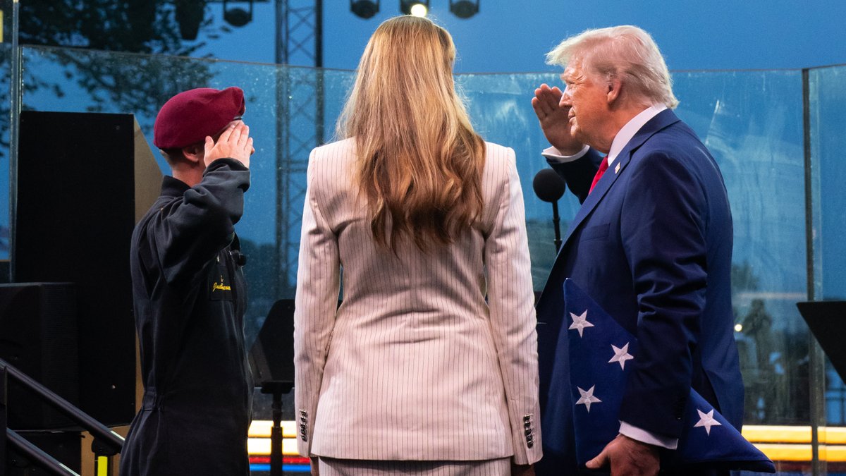 "I do solemnly swear that I will support and defend the Constitution of the United States of America against all enemies, foreign and domestic... So help me God." 🇺🇸 America250