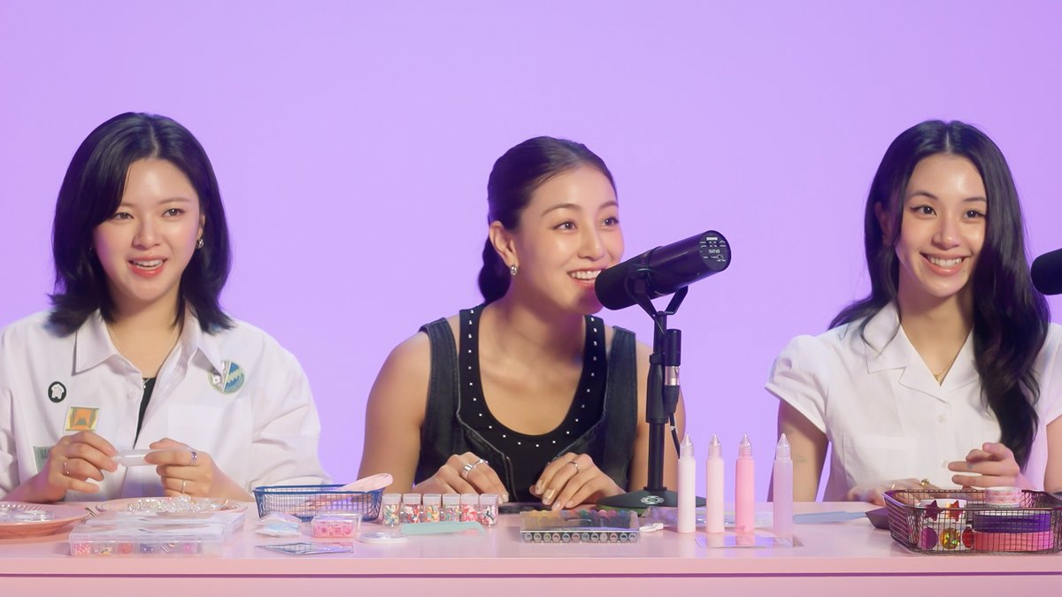jihyo, jeongyeon, and chaeyoung decorating toploaders asmr-style is definitely the bestie hangout of my dreams 🤩 can't wait to discover my own huntrix bias in kpop demon hunters this june 20! #KPopDemonHunters #TWICE #트와이스 #Jeongyeon #정연 #Jihyo #지효 #Chaeyoung #채영