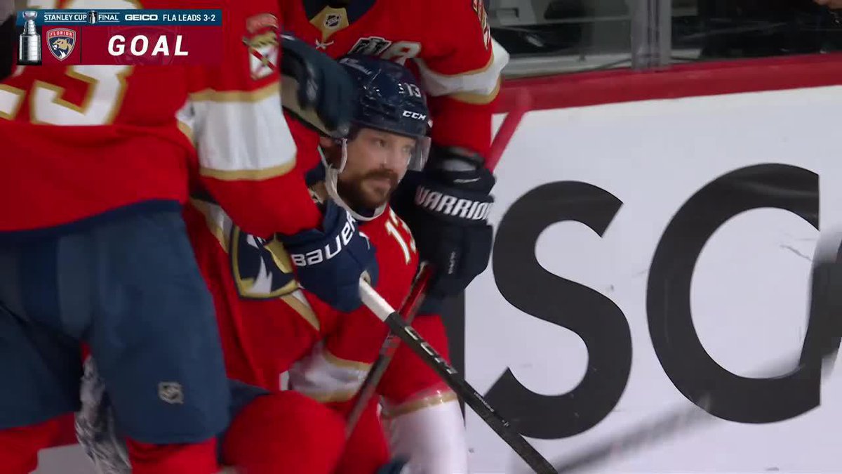 REINHART STEALS THE PUCK AND OPENS THE SCORING‼️ 🚨