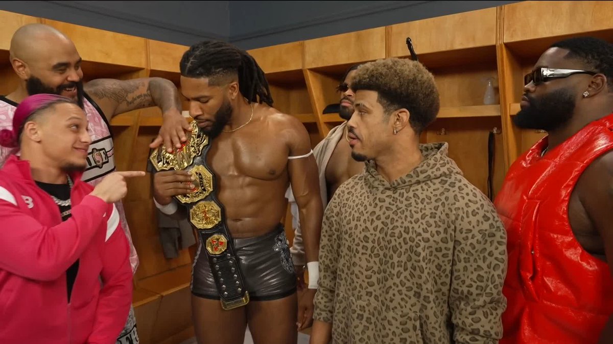 Change up! 👀 KC Navarro is unable to compete, so WES LEE will be taking his spot in tonight's Six-Man Tag Team Match. 👊 #WWENXT