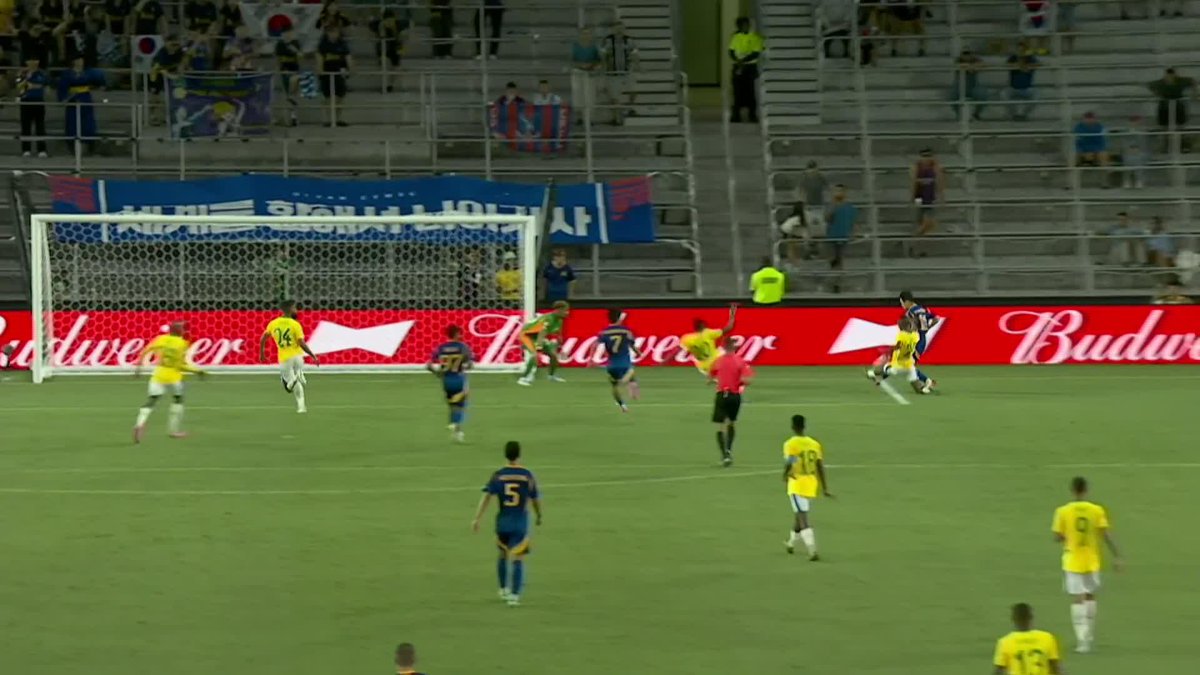 TACKLE OF THE TOURNAMENT? 😱 Mudau comes to the rescue with a SENSATIONAL challenge to keep the clean sheet! 🚀 ULS 0-1 MAM #SportyTV #FIFACWC #MamelodiSundowns #UlsanHD