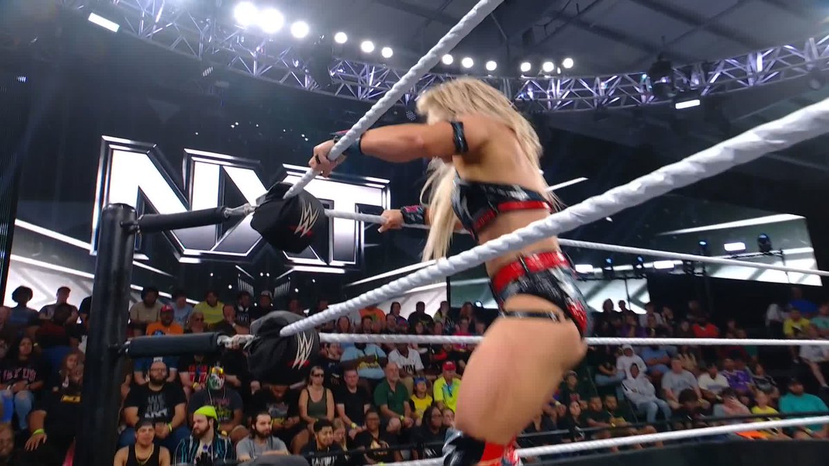 .Valerie Loureda and Jordynne Grace are putting EVERYTHING on the line tonight! 😲 #WWENXT