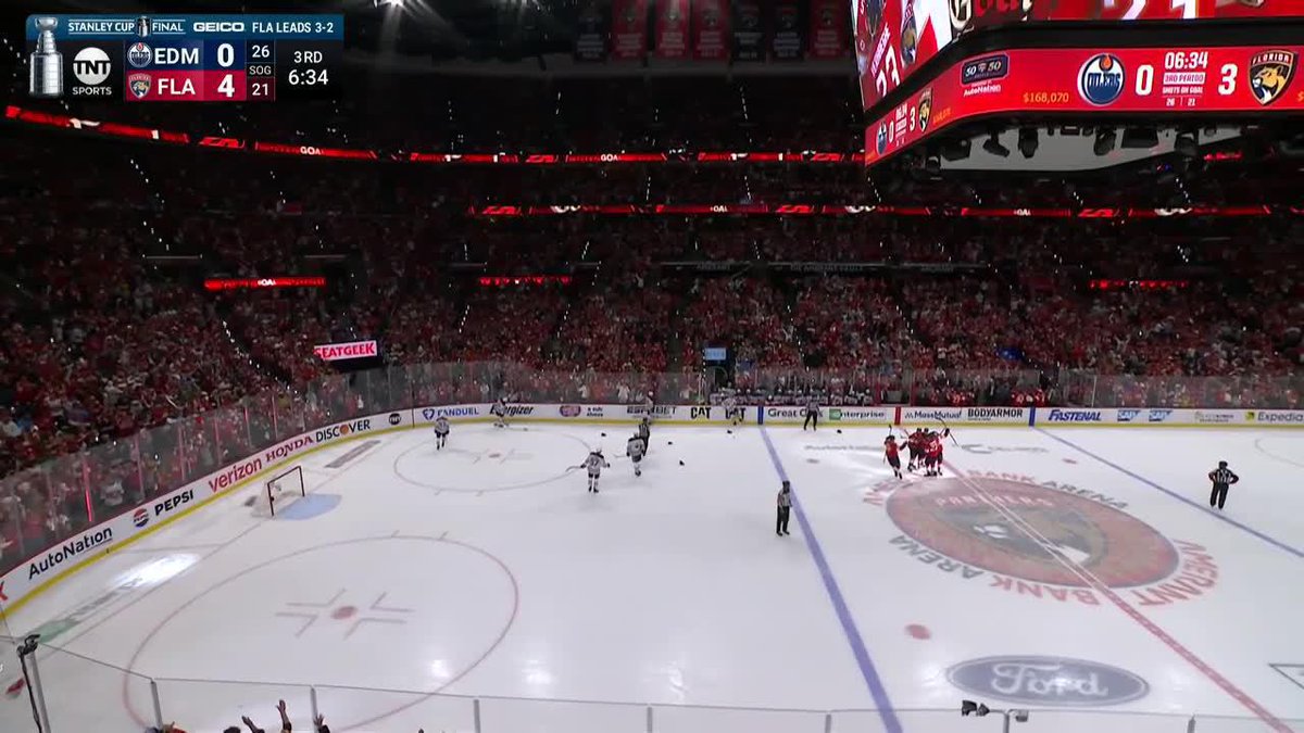 SAM REINHART COMPLETES THE HATTY!!! 🎩 🎩 🎩
