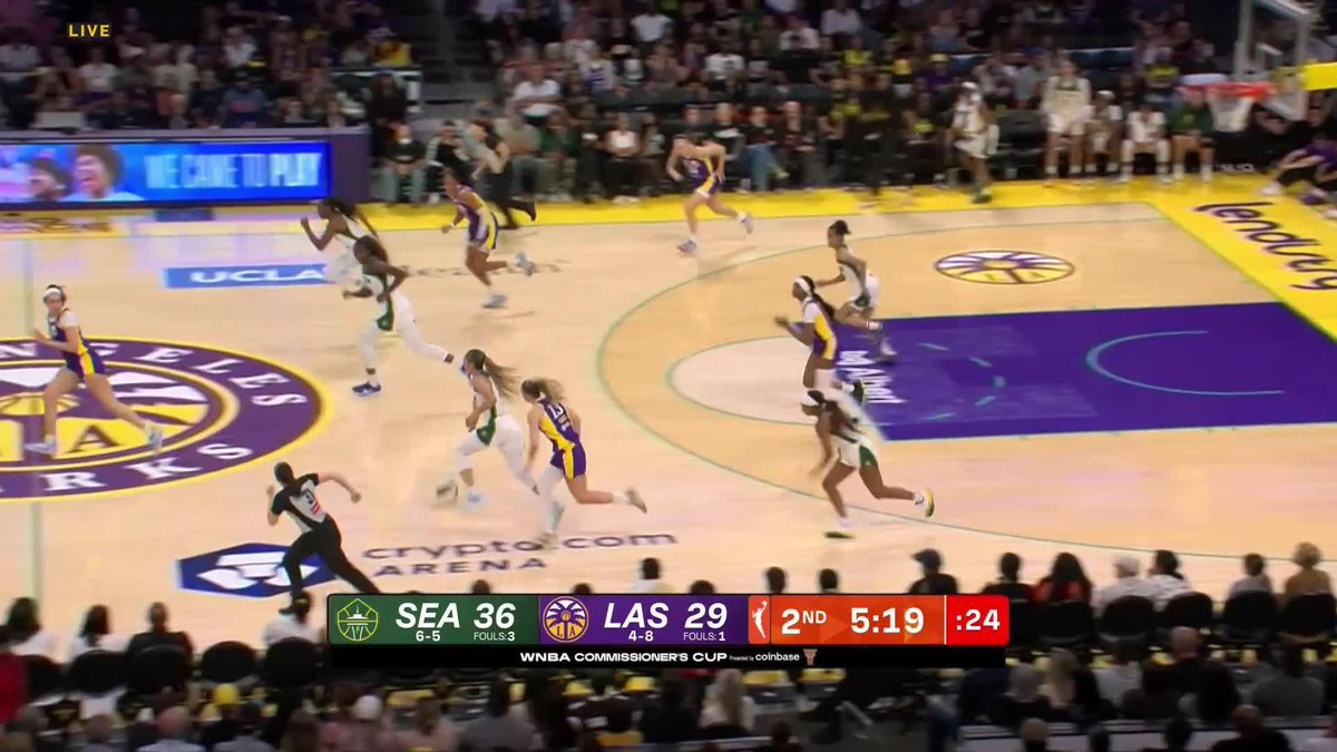 Gabby Williams with her SIXTH steal of the half 🤯 Nneka Ogwumike finishes on the fastbreak for Seattle 🔥