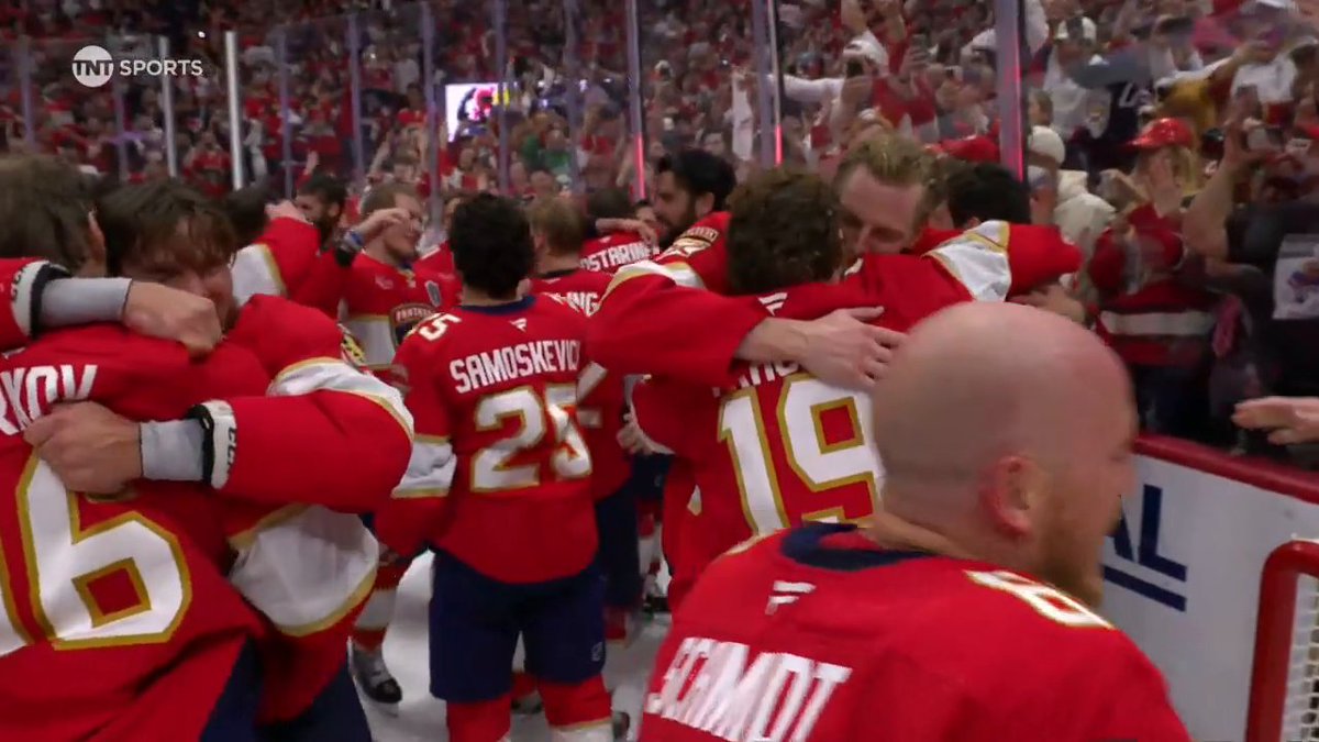 THE MOMENT THE @FLAPANTHERS BECAME BACK-TO-BACK #STANLEYCUP CHAMPIONS! 🏆