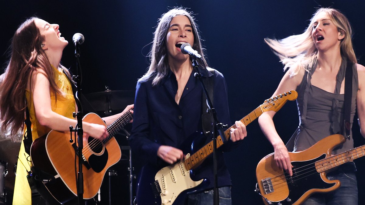 Down to be wrong by HAIM, live on The Tonight Show