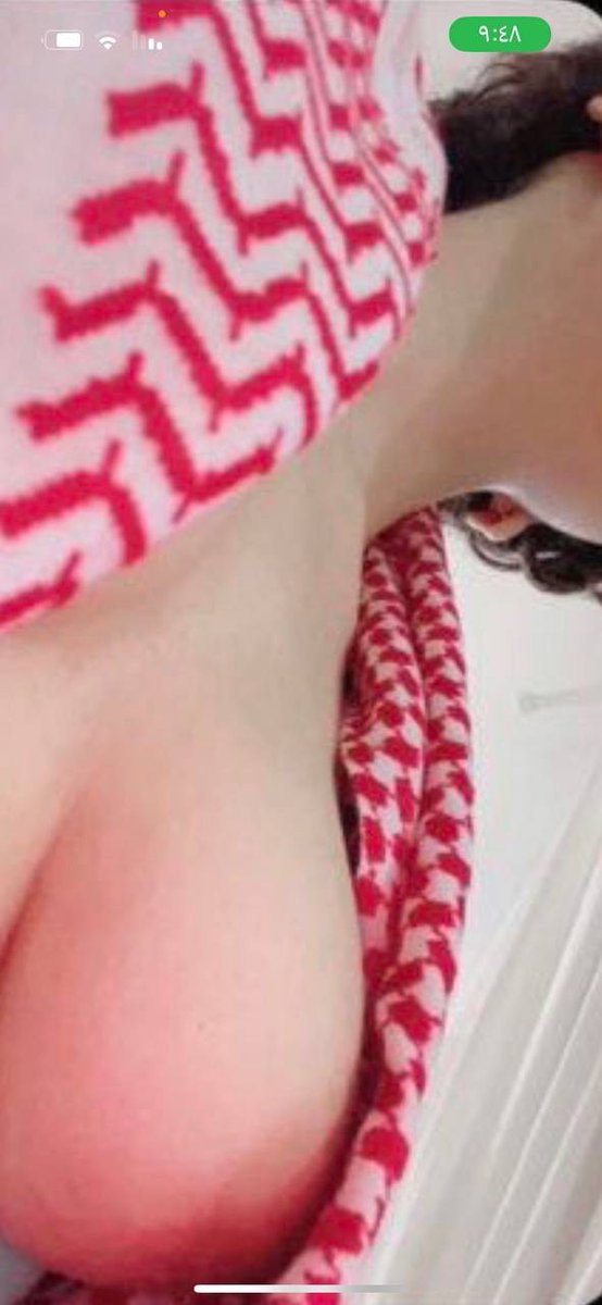 مع صاحب اخوها قاعدة بالشقة ورايحة لبيته ترضع له وتمص له بكل قوة وهدوء وفرحانة شافت زب يريحها اكثر من خيار البيت 😜