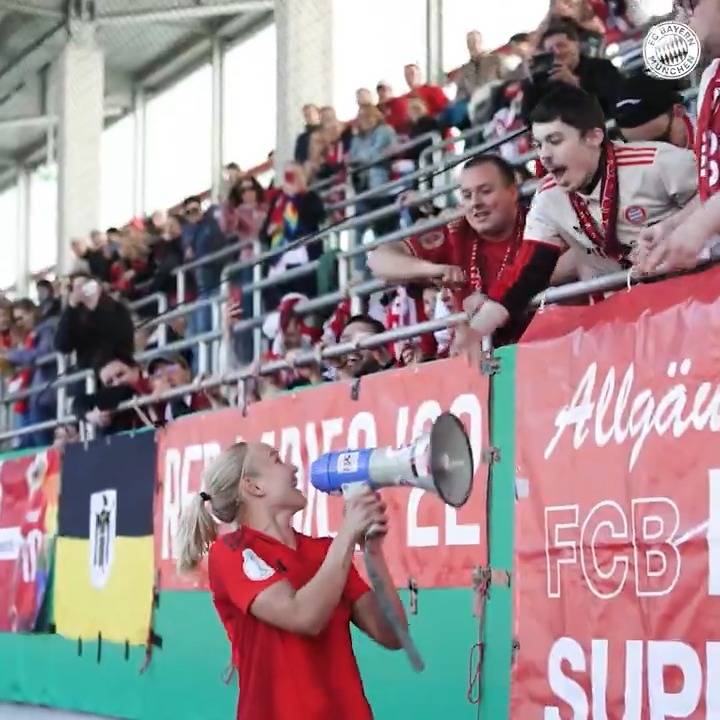 Ihr hattet die Wahl! 🤩 Pernille Harder ist unsere FC Bayern 𝐒𝐩𝐢𝐞𝐥𝐞𝐫𝐢𝐧 𝐝𝐞𝐫 𝐒𝐚𝐢𝐬𝐨𝐧 𝟐𝟎𝟐𝟒/𝟐𝟓! 👑 Was für ein Jahr - Glückwunsch, Pernille! ❤️🤍 🔗 #FCBayern #MiaSanMia