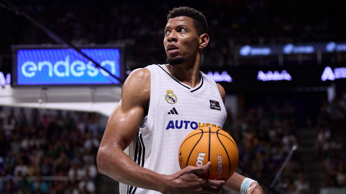 El 𝙜𝙞𝙜𝙖𝙣𝙩𝙚 de Cabo Verde, en modo dominador absoluto para ayudar al Real Madrid Basket a meterse en la FINAL del #PlayoffLigaEndesa 1⃣6⃣ puntos 1⃣2⃣ rebotes 2⃣4⃣ de valoración 💪 Edy Tavares 💪