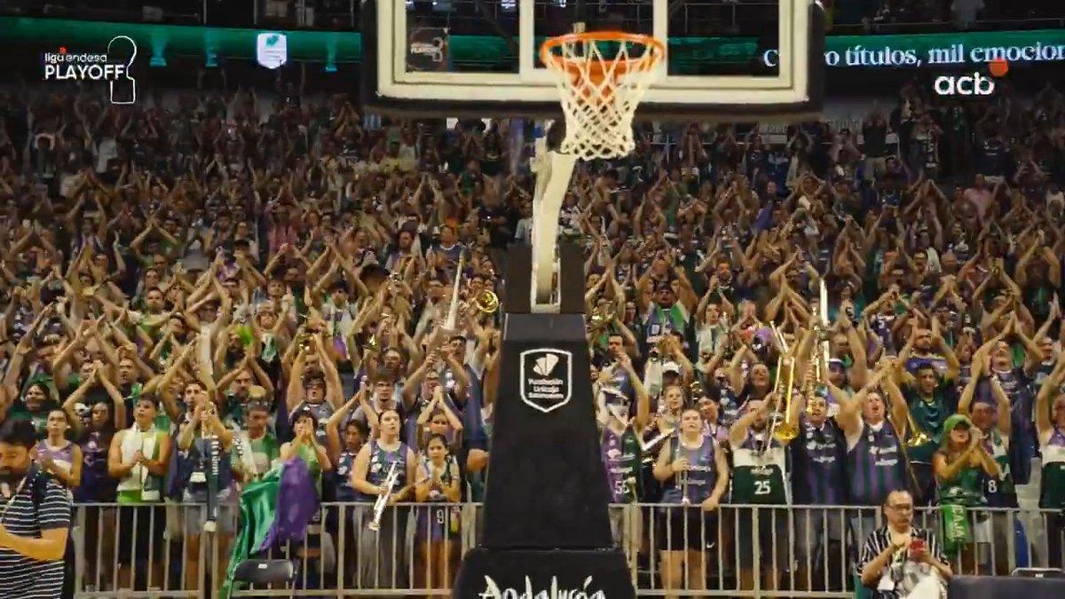 Lo vivido este año en la pista quedará grabado en la memoria durante mucho tiempo, pero lo que habéis hecho en las gradas del infierno verde es... 𝙞𝙣𝙤𝙡𝙫𝙞𝙙𝙖𝙗𝙡𝙚 💚 ¡Qué manera de apoyar y creer siempre en vuestro UnicajaCB, marea verde! 👏 #PlayoffLigaEndesa