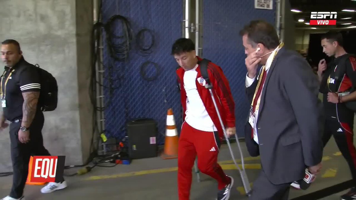 ¡¡¡ATENCIÓN!!! Seba Driussi dejó el estadio con muletas. 📺 Mirá los partidos de #DisneyPlus de la #FIFACWC 🏆🌎 en el Plan Premium