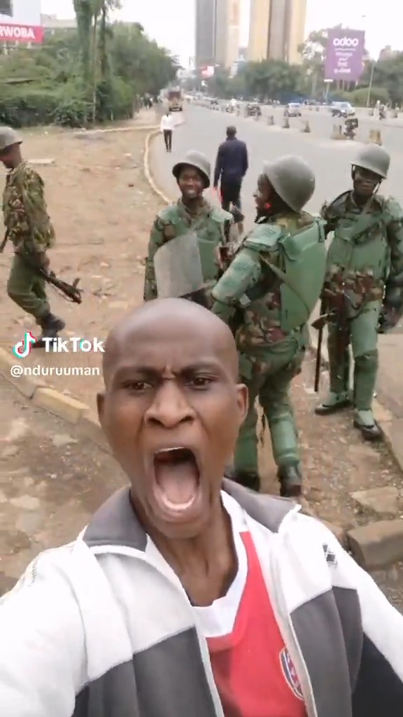 Enyewe freedom in Kenya is too much. Even the police are just like " huyu kichwa yake si nzuri" 🤣🤣