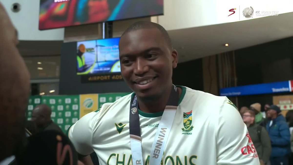 LOOK AT THAT MEDAL 🥇😍 Lungi Ngidi on his special comeback in the second innings of the #WTC25 final 👏