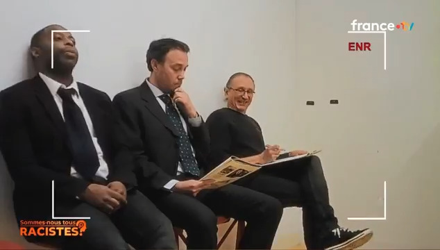 🔷 Ironiquement, l'émission de #France2 "Sommes-nous tous racistes ?" est une sorte d'éloge de l'homogénéité ethnoculturelle et une dénonciation des sociétés multiculturelles. Ce qui nous est dit et démontré à travers leurs expériences, qui n'ont en réalité très peu à voir avec des "préjugés racistes", c'est que tous les êtres humains sont programmés pour rechercher l'homogénéité ethnoculturelle, que tous les êtres humains vont naturellement et sainement vers ce qu'ils connaissent et qui leur est familier. Avoir plus d'affinités, plus d'empathie et plus de confiance envers ce qui nous est proche et qui nous ressemble n'est pas du tout du "racisme", c'est un mécanisme évolutif absolument normal et même parfait pour assurer la survie des groupes humains et de leurs cultures, et pour assurer leurs développements sur le long terme du fait même cette cohésion par l'homogénéité et la confiance sociale. C'est le multiculturalisme trop poussé qui est anormal, qui finit presque invariablement par créer des sociétés multi-conflictuelles et insécures, des sociétés de méfiance et de défiance, des sociétés instables et chaotiques. (cc France tv Jamy Gourmaud Marie Drucker Lucien Jean-Baptiste)