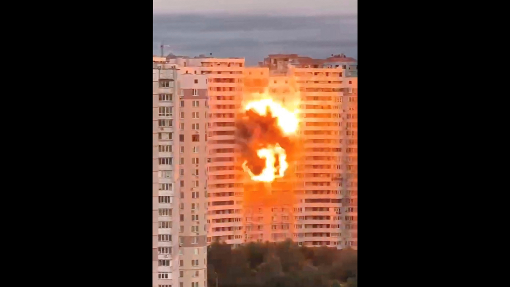 BBCニュース - ロシアがキーウに大規模攻撃、集合住宅にドローンが直撃 死傷者多数