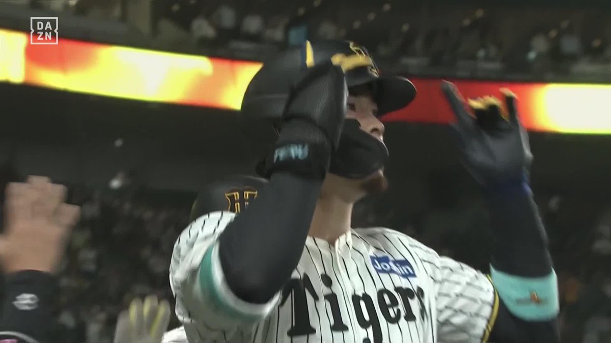 猛虎打線がケチャドバ 佐藤輝明 第19号ホームラン 終盤8回に一挙5得点 #オレをみろ 「DAZN BASEBALL」 月々2,300円 (年間プラン・月々払い) 年間契約の初月無料 登録はこちら⏬ ⚾プロ野球(2025/6/18) 🆚阪神×ロッテ 📱Live on DAZN #阪神タイガース