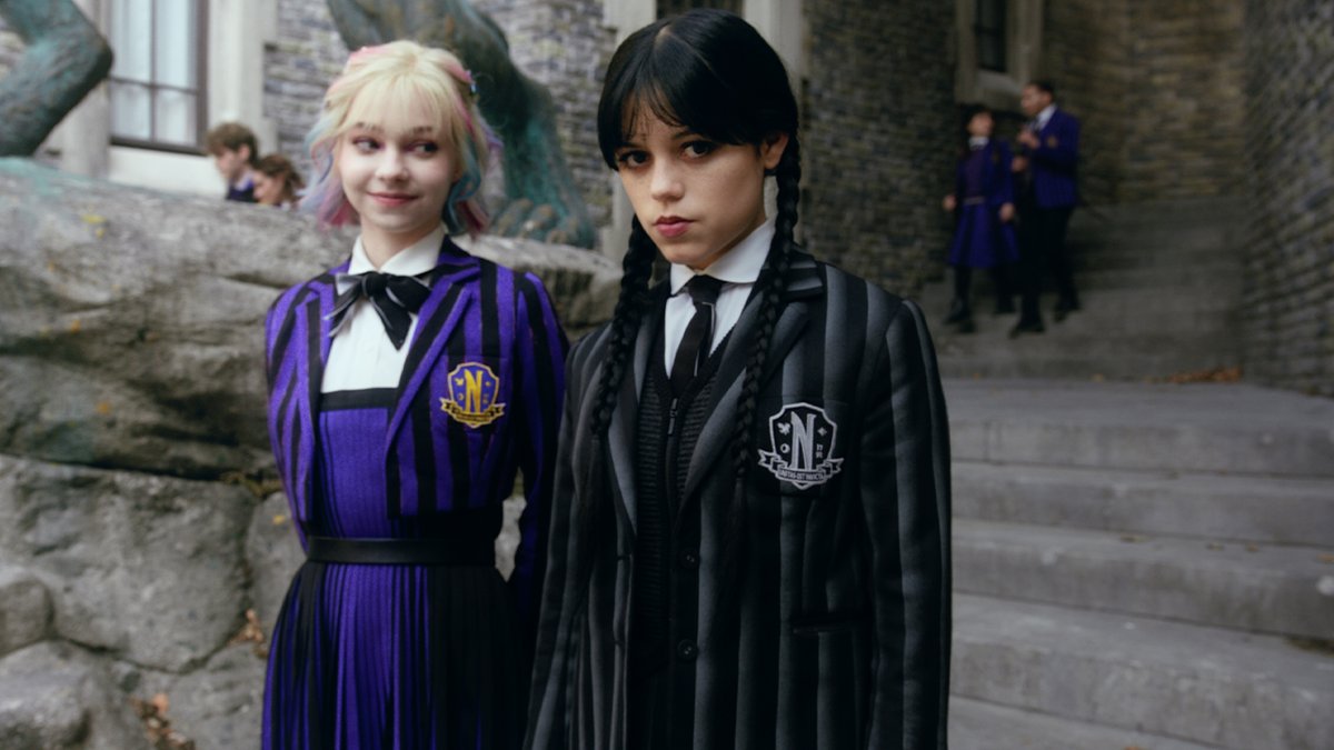 Sejam bem-vindos de volta à Escola Nunca Mais! 🖤 A parte 1 da 2ª temporada de Wandinha chega no dia 6 de agosto, e a parte 2 estreia em 3 de setembro.