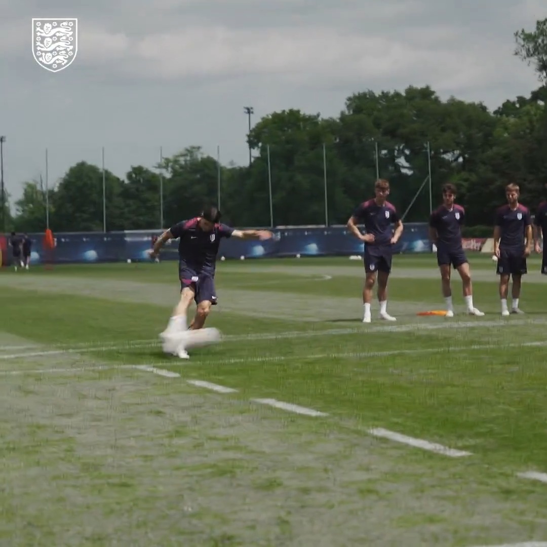 Ronnie Edwards on 🔥 in #YoungLions training!