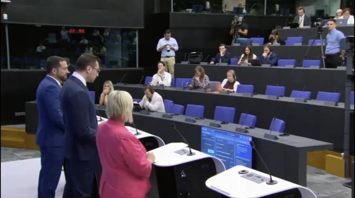 Protectionnisme intelligent, priorité pour nos entreprises dans les marchés publics, réforme de la taxe carbone, etc. : notre groupe des Patriotes est désormais le pôle de gravité de la vie politique, à Strasbourg, à Bruxelles comme dans nos pays respectifs.