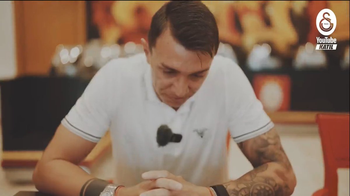 Fernando Muslera, Türkçe röportajının ikinci bölümünde duygulandı ve konuşmakta zorluk çekti... (GS Youtube Katıl)