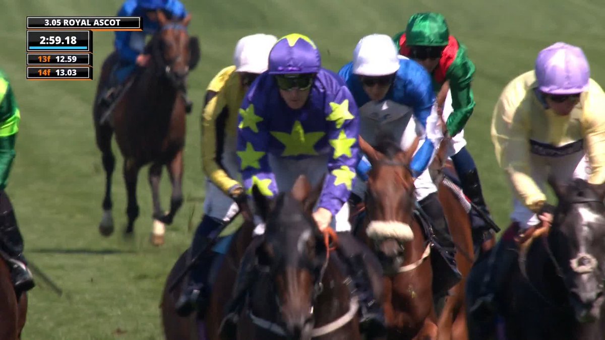 Well done Paddy 🤩🇮🇪 CARMERS stays on powerfullly to win the Queens Vase under Billy Lee in great fashion.