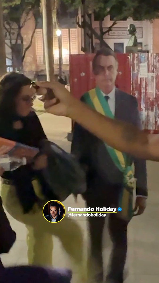 Fui na Faculdade de Direito da USP, que dizem ser a melhor do Brasil, perguntar quais as provas contra Bolsonaro. Os comunistas o querem preso. Mas prova mesmo, ninguém tem.