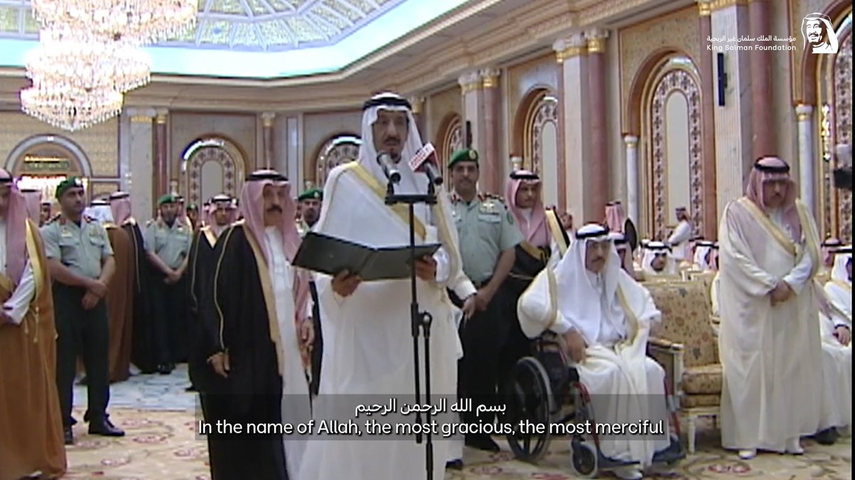 في مثل هذا اليوم 18 يونيو 2012م الموافق 28 رجب 1433هـ، عُيّن خادم الحرمين الشريفين الملك سلمان بن عبدالعزيز آل سعود - حفظه الله - وليًا للعهد ونائبًا لرئيس مجلس الوزراء ووزيرًا للدفاع، بأمرٍ ملكي من الملك عبدالله بن عبدالعزيز - رحمه الله - ، فحمل الأمانة بكل عزم، مواصلاً مسيرة البناء والعطاء نحو ازدهار المملكة العربية السعودية. #مؤسسة_الملك_سلمان_غير_الربحية